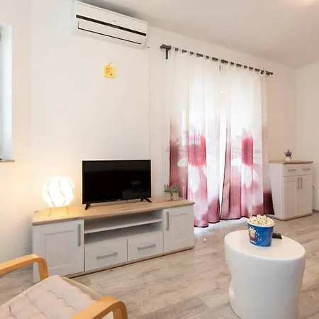 Doris, Krk Apartman Krk Town