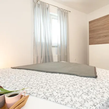 Doris, Krk Apartman *