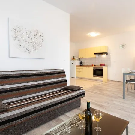 Doris, Krk Apartman *